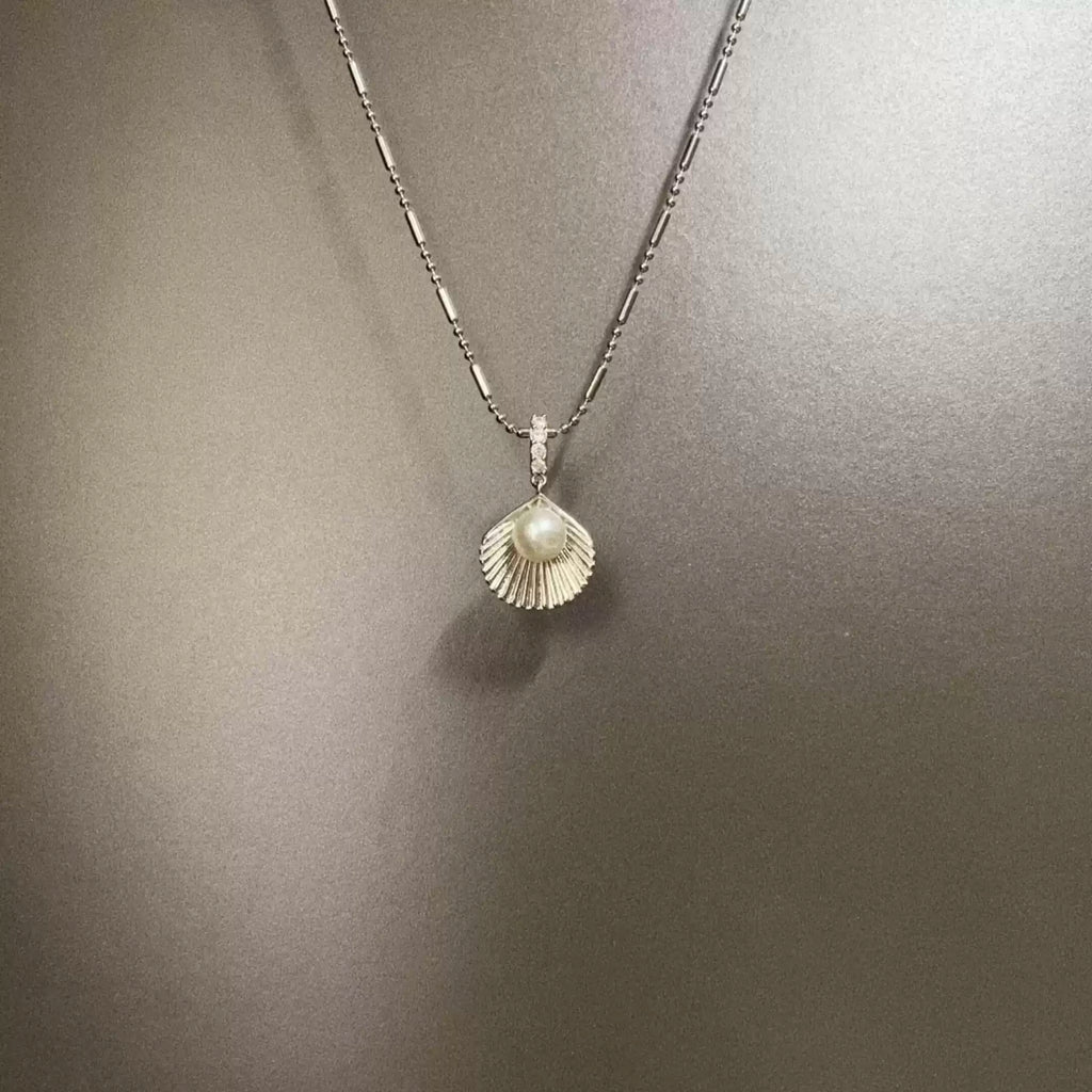 Vintage Shell Pearl Necklace