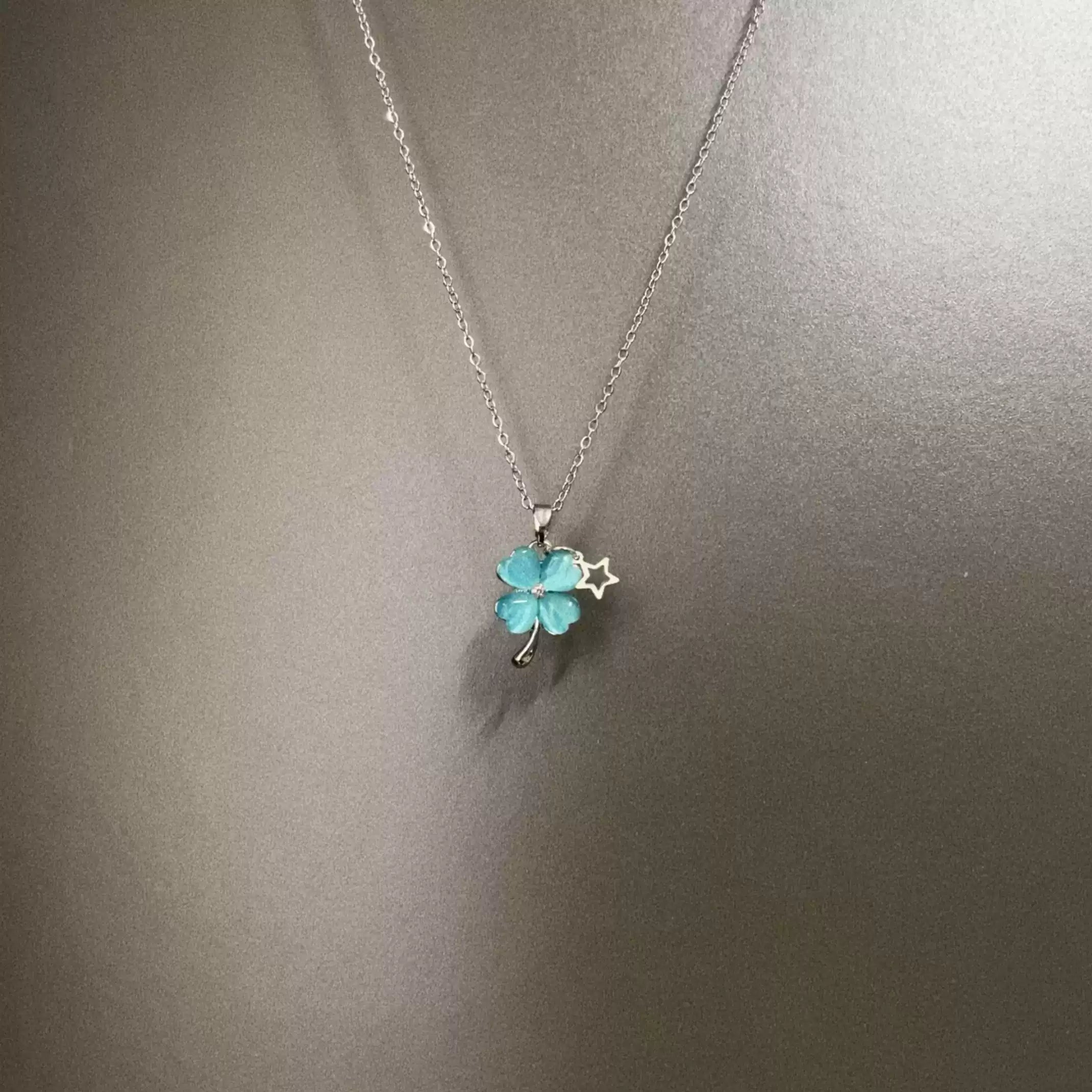 Vintage Lucky Clover Dew Necklace