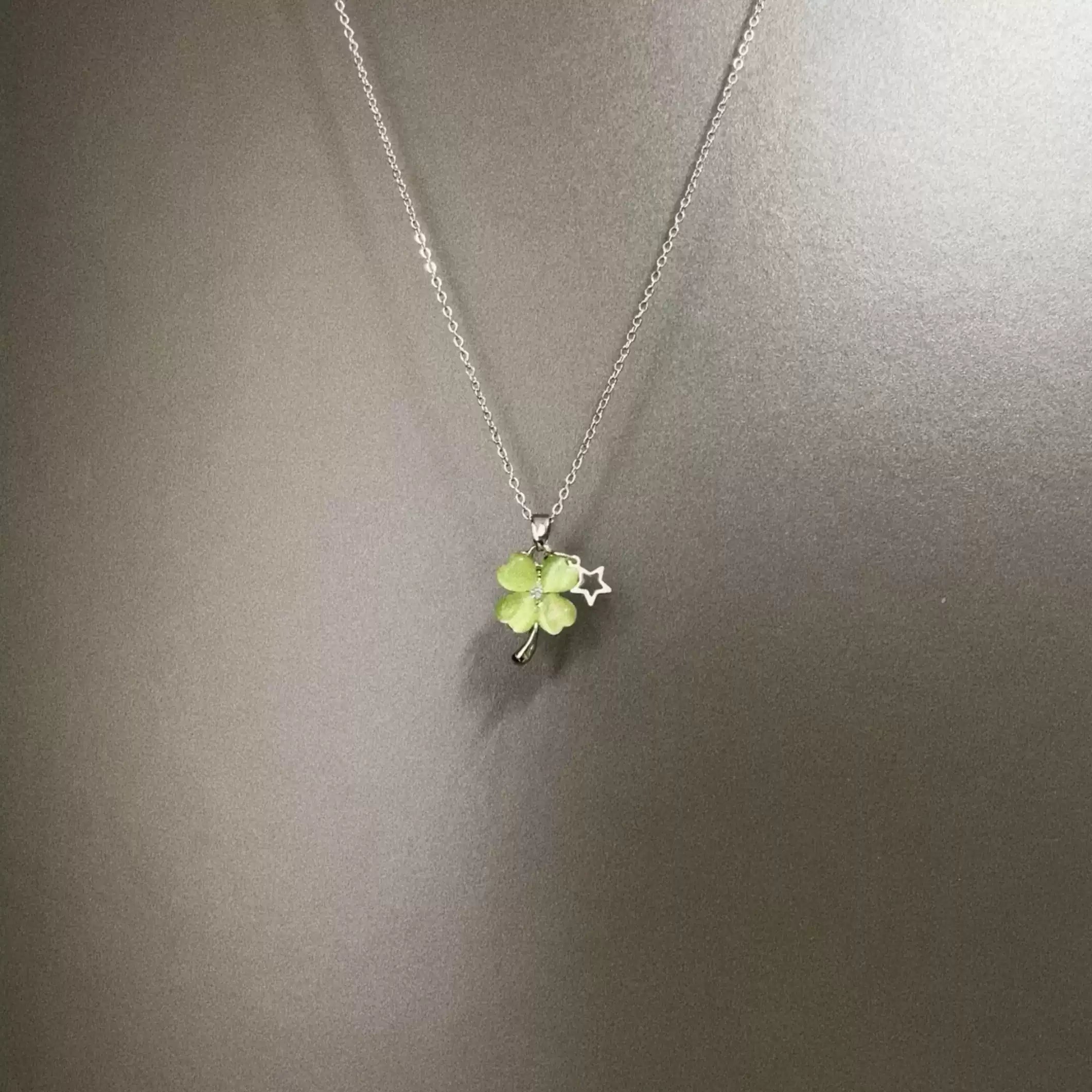Vintage Lucky Clover Dew Necklace